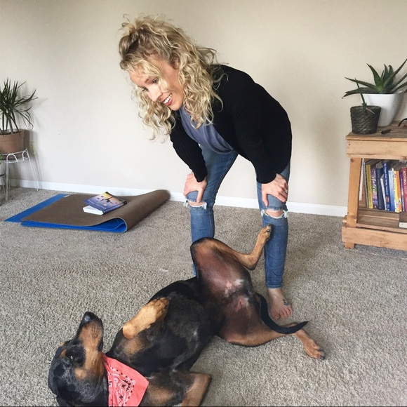 Meet your Posher, Stephanie - Picture 2 of 8